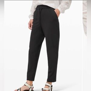 Lululemon Keep Moving Pant 7/8 High-Rise
Black size 10